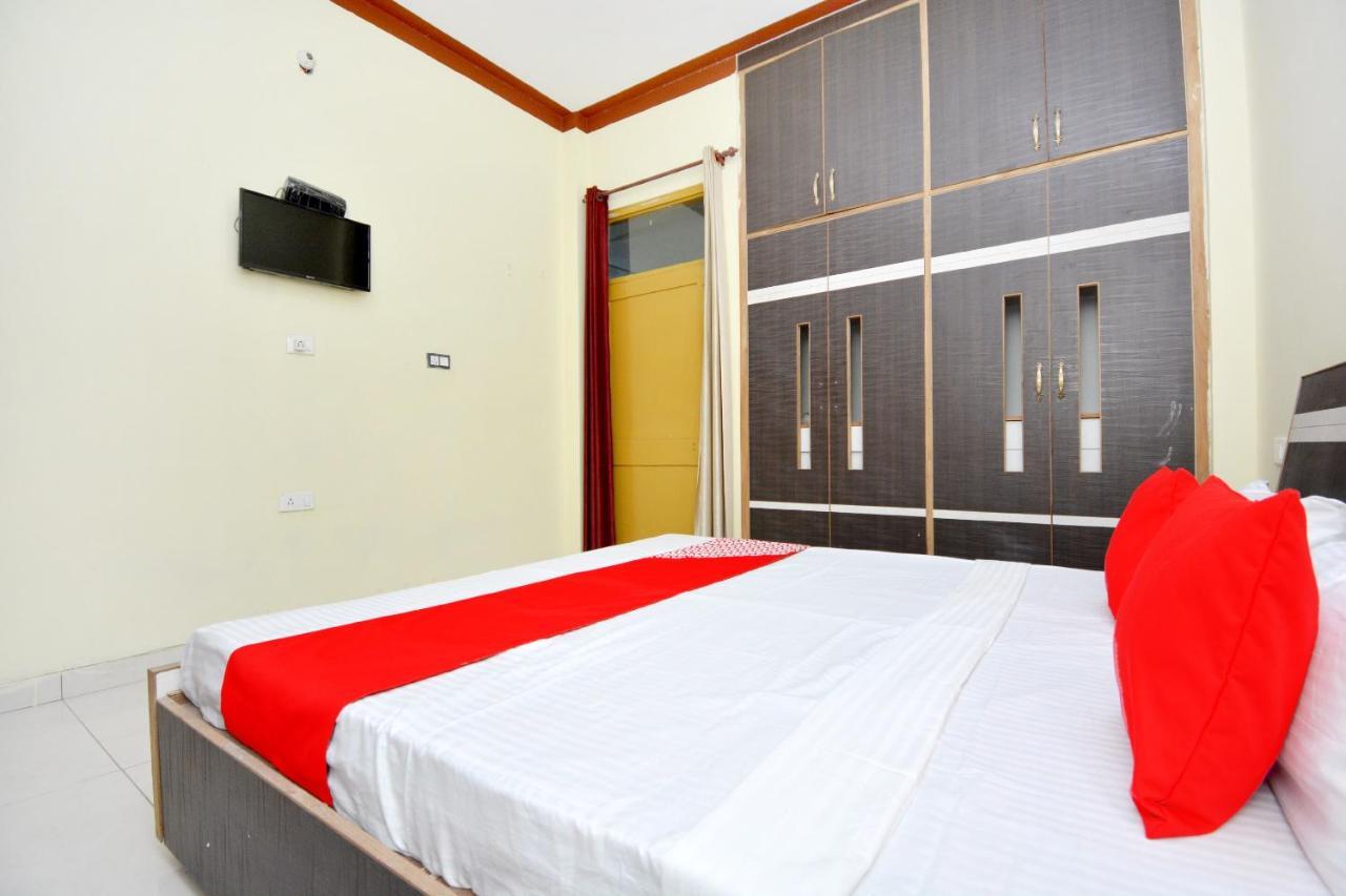 Oyo 40306 White House Hotell Jalandhar Exteriör bild