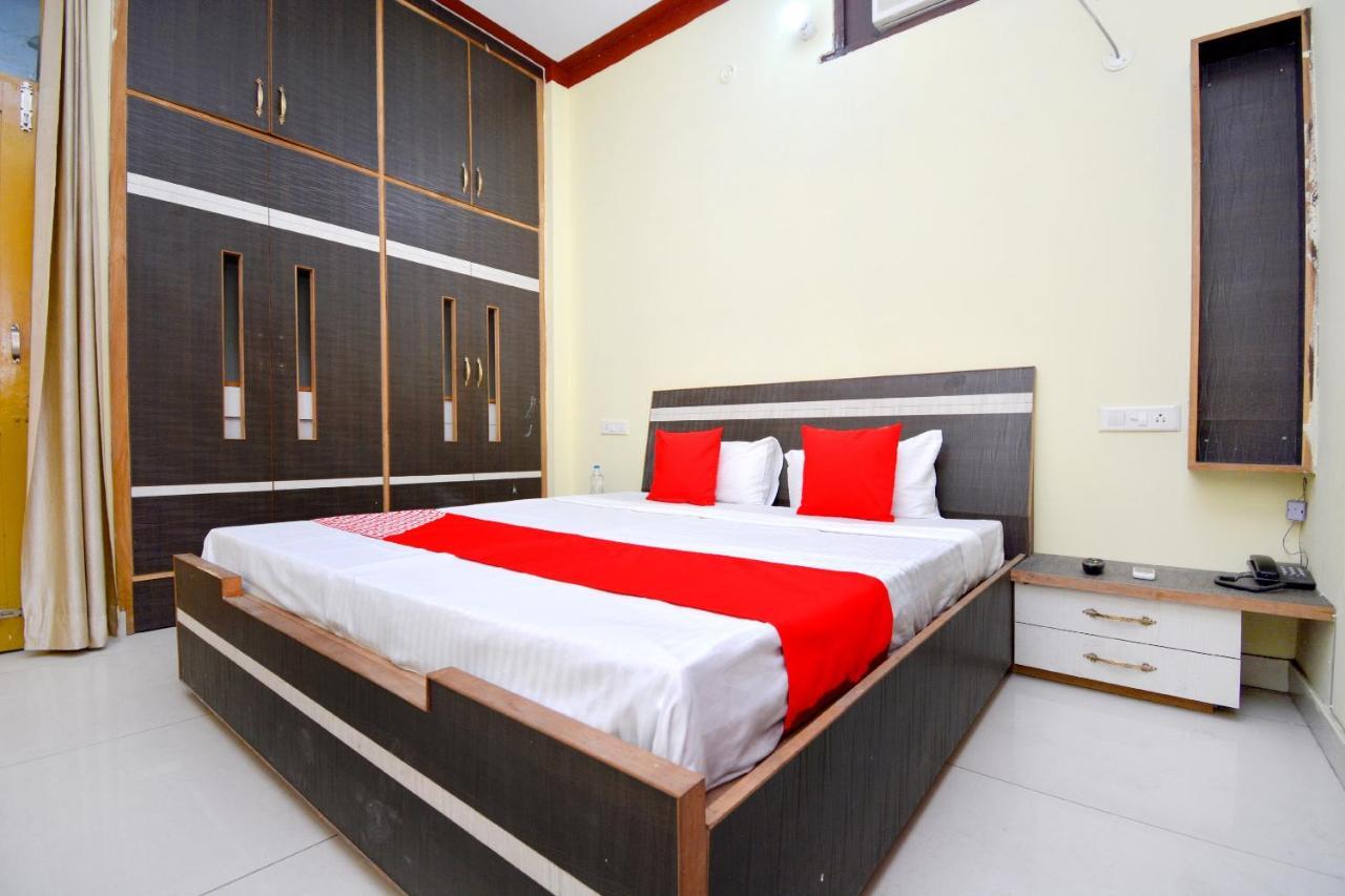 Oyo 40306 White House Hotell Jalandhar Exteriör bild