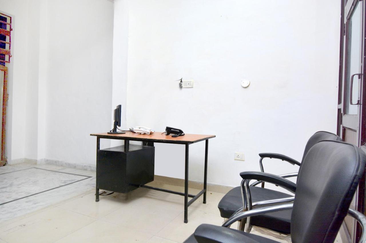 Oyo 40306 White House Hotell Jalandhar Exteriör bild