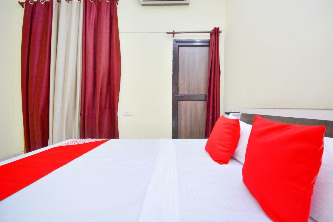 Oyo 40306 White House Hotell Jalandhar Exteriör bild