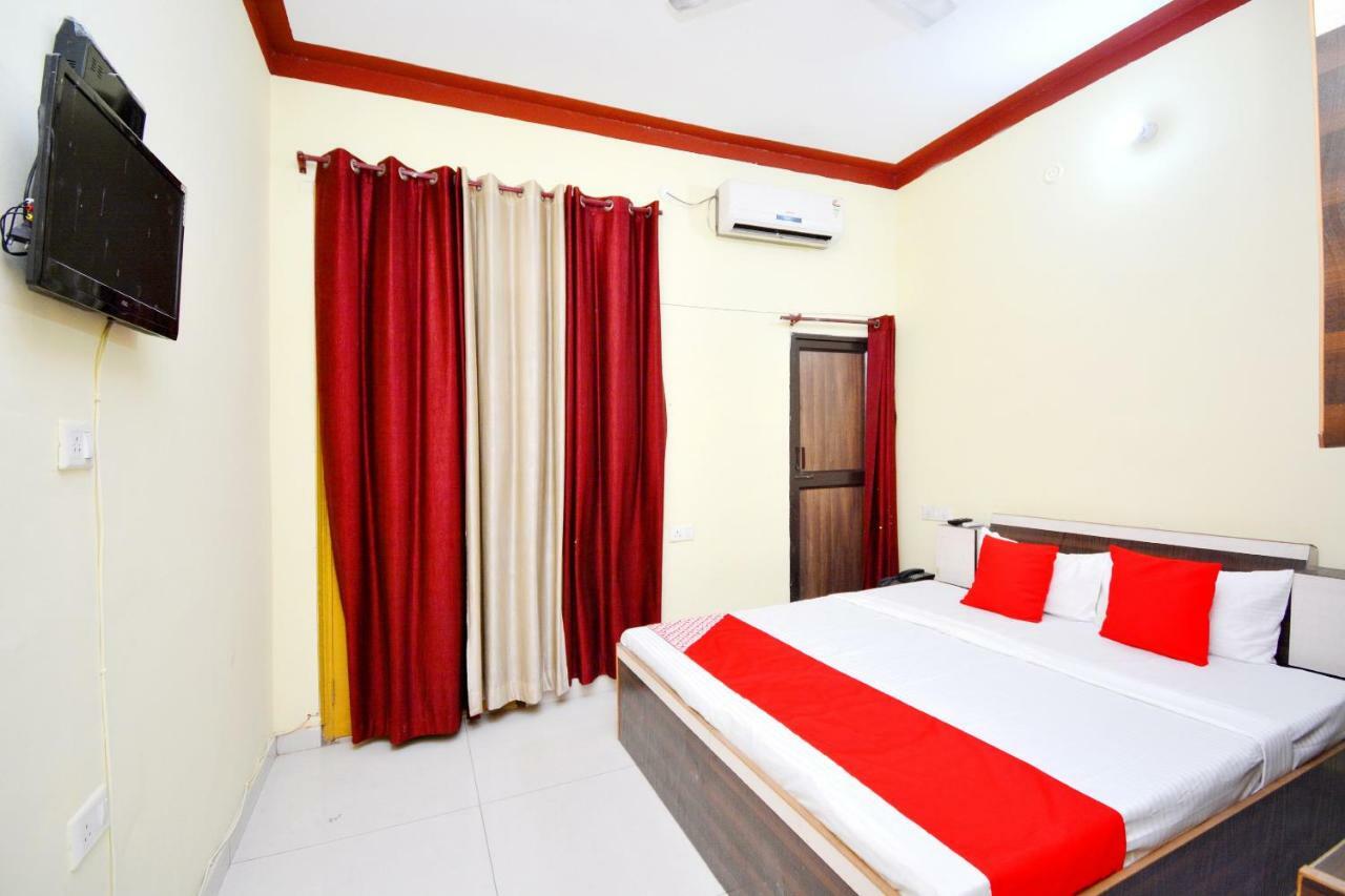 Oyo 40306 White House Hotell Jalandhar Exteriör bild