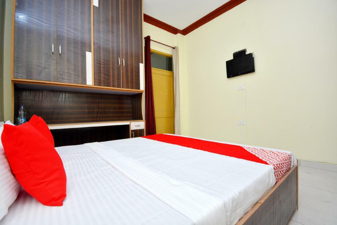 Oyo 40306 White House Hotell Jalandhar Exteriör bild