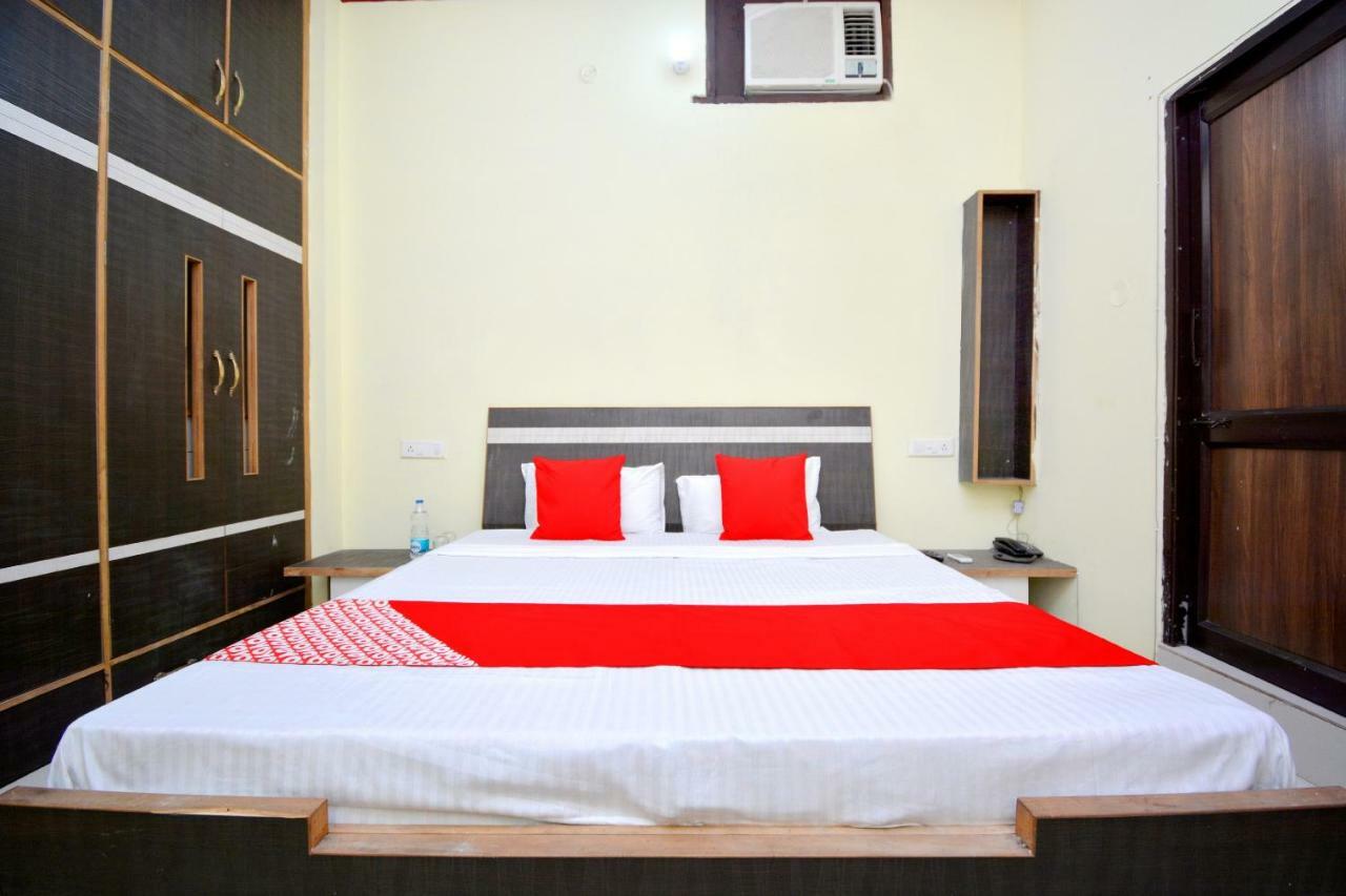 Oyo 40306 White House Hotell Jalandhar Exteriör bild